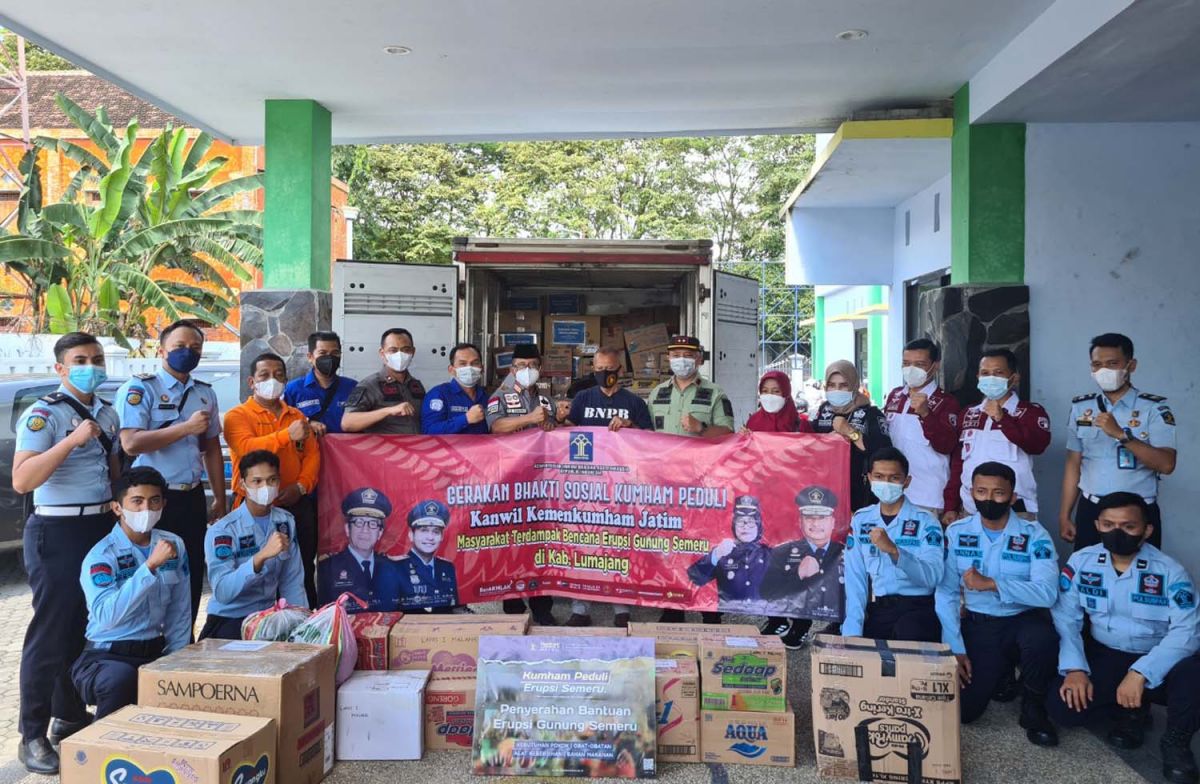 Kemenkumham Jatim Kirim Satu Truk Berisi Bantuan untuk Korban Erupsi Semeru