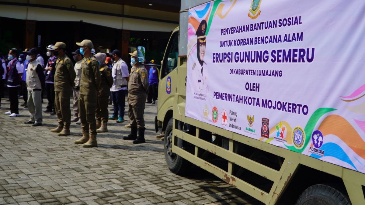 Pemberangkatan bantuan dan relawan dari Pemkot Mojokerto ke Lumajang (Foto: Dinas Kominfo Kota Mojokerto/jatimnow.com)