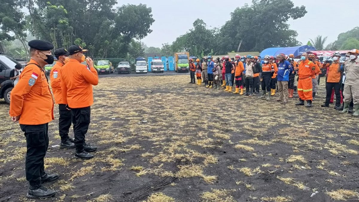Pilihan Pembaca: Pencarian Korban Erupsi Semeru Dihentikan hingga Gadaikan Motor