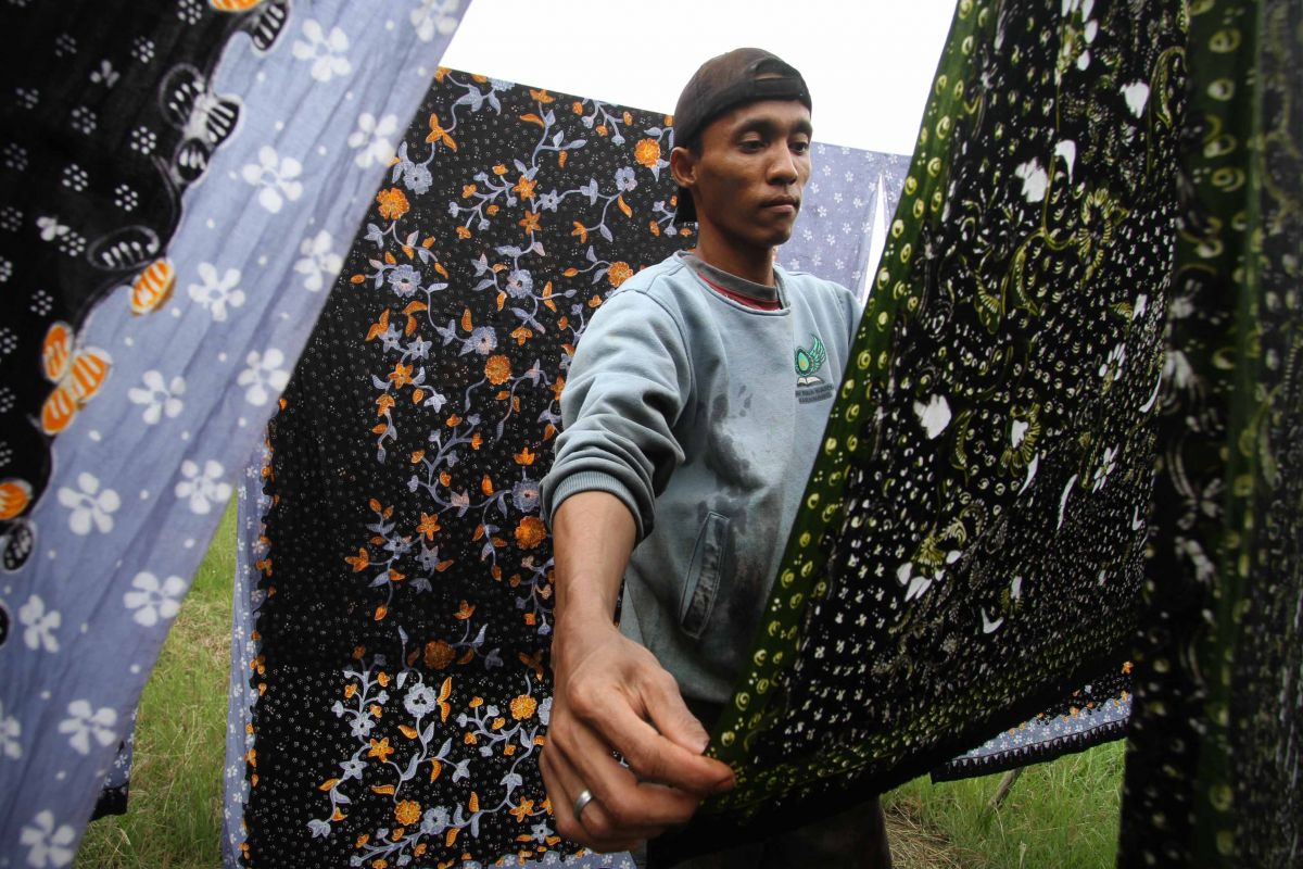 Batik Tulis Lasem dari Ningrat Batik Lasem. (Foto: Sahlul Fahmi/jatimnow.com)