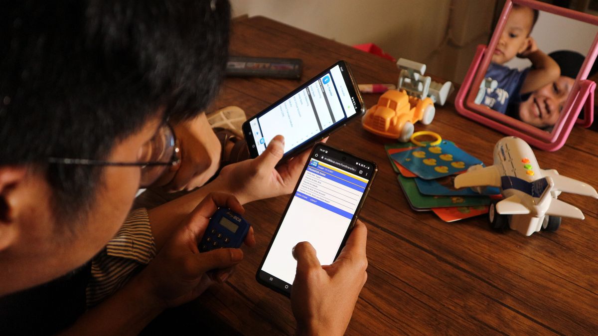 Foto: BCA Mobile Mudahkan Transaksi dari Rumah