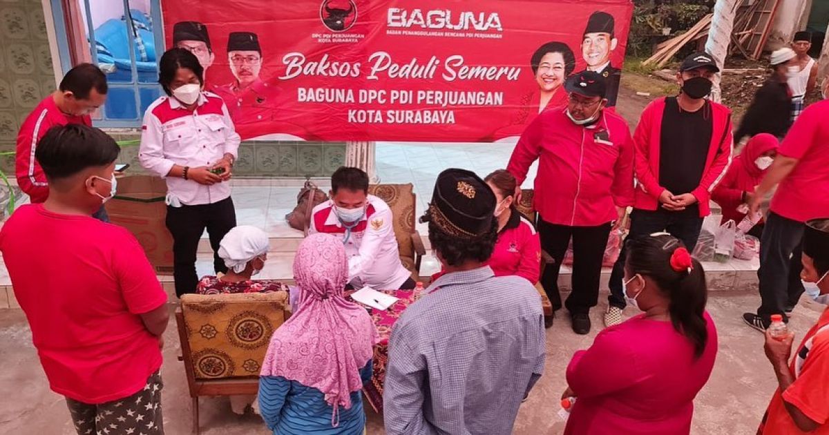 Baguna DPC PDI Perjuangan Kota Surabaya menggelar aksi sosial untuk para pengungsi korban erupsi Gunung Semeru. (Foto: Dok, PDI Perjuangan Surabaya)