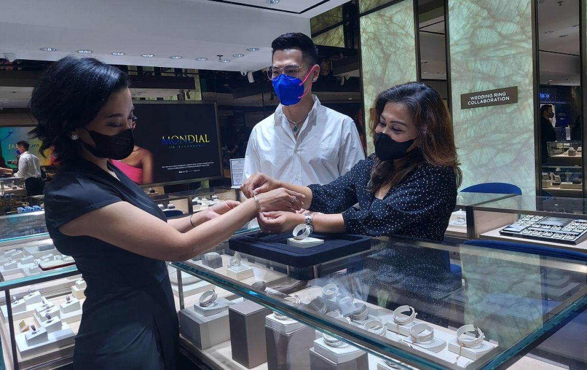 Re-Opening Butik Mondial di Tunjungan Plaza 3 lantai 1 Surabaya (Ni'am Kurniawan/jatimnow.com)