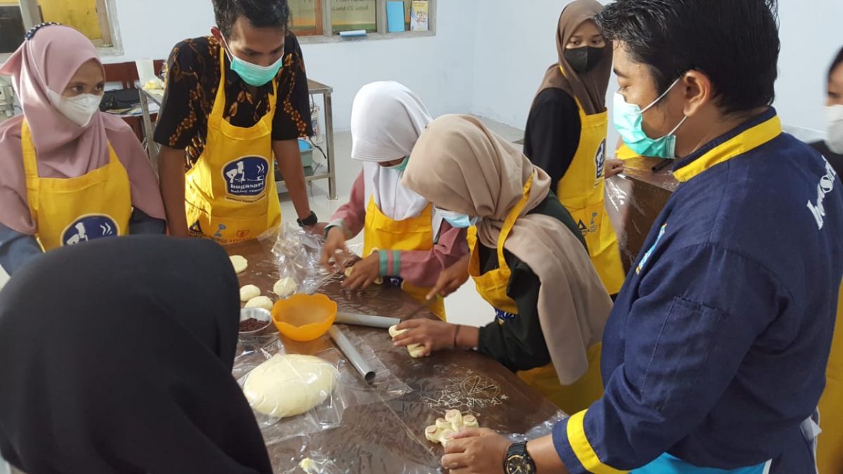 Program Santrifoodpreneur PT Indofood Sukses Makmur Tbk Divisi Bogasari. (Foto: Bogasari/jatimnow.com)