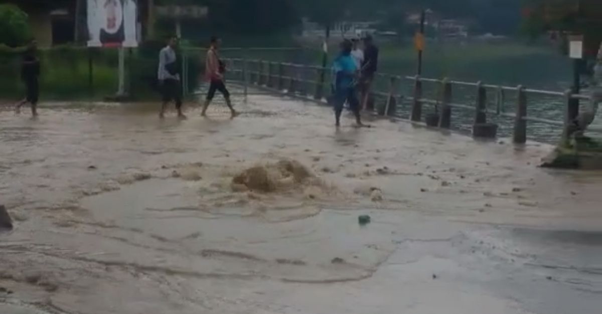 Jalan Wisata Telaga Ngebel Ponorogo Jebol, Lalu Lintas Dialihkan