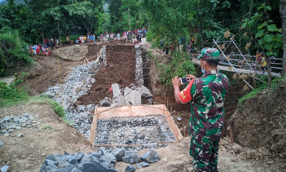 Kontraktor Jembatan Ambrol di Ponorogo Terancam Putus Kontrak