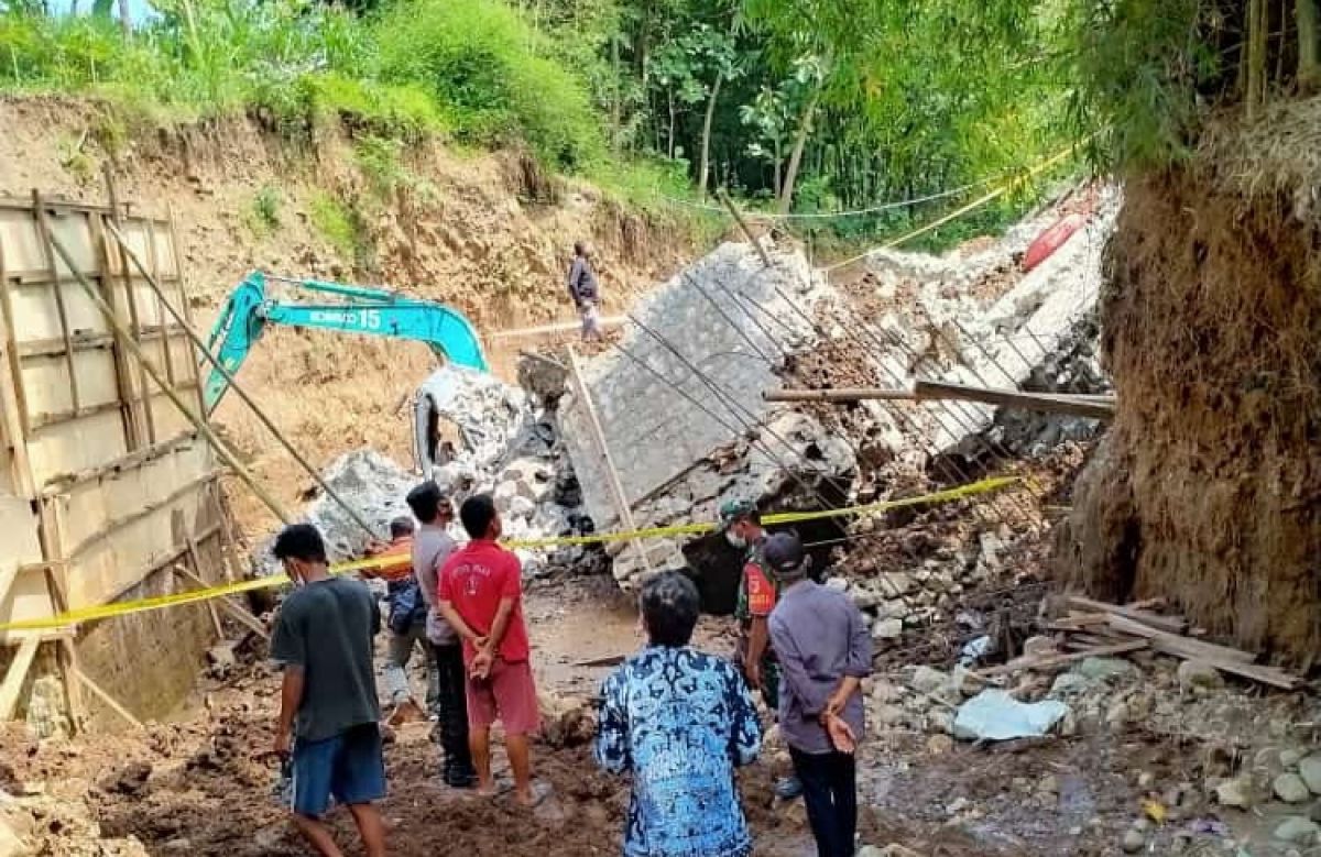 Pilihan Pembaca: Pondasi Jembatan Ambrol dan Jember Diguncang 2 Kali Gempa Bumi