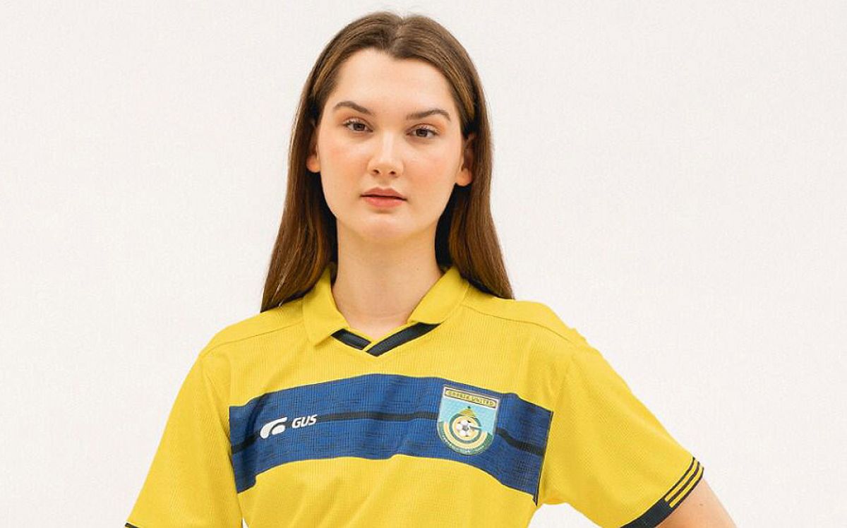 Penampakan jersey premium Gresik United yang hanya dijual terbatas. (Foto-foto: Gresik United Store)