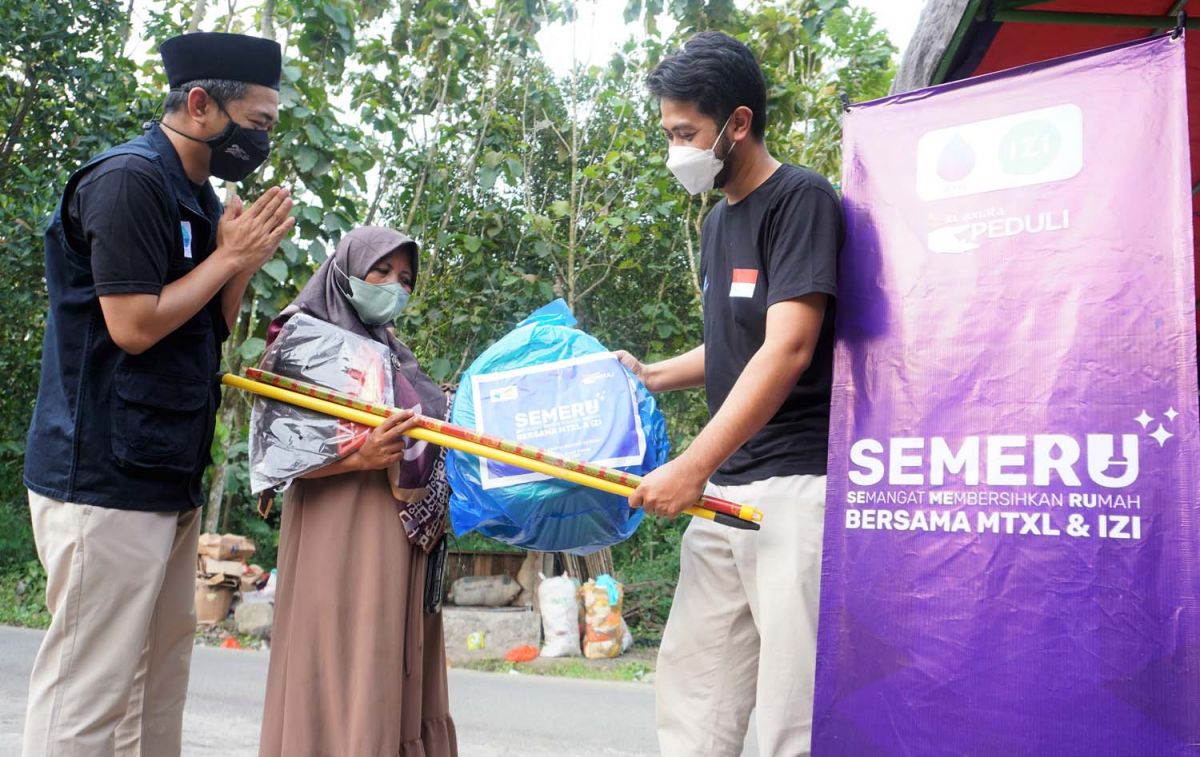 Karyawan XL Axiata kirim bantuan untuk warga terdampak erupsi Gunung Semeru di Lumajang (Foto-foto: XL Axiata)