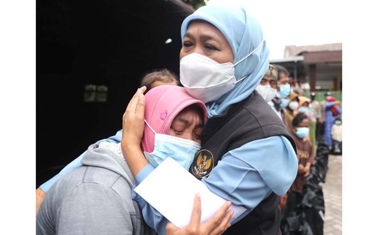 Khofifah Perintahkan Bupati dan Walikota se Jatim Bantu Lumajang