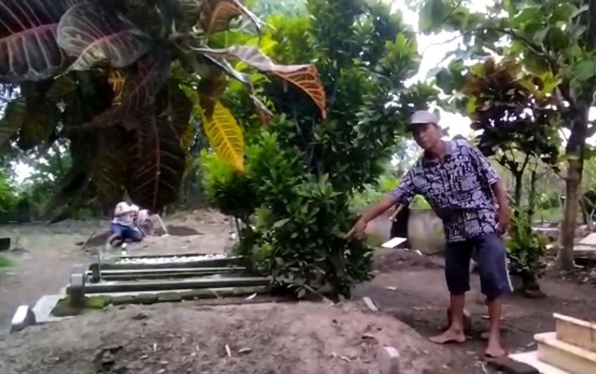 Mahasiswi di Mojokerto ditemukan meninggal dekat makam ayahnya. (Foto: Istimewa)