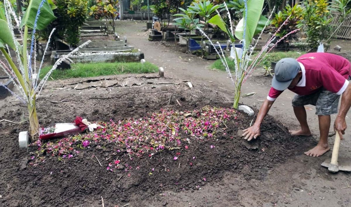 Makam NW di Mojokerto yang sempat ambles (Foto: Achmad Supriyadi/jatimnow.com)