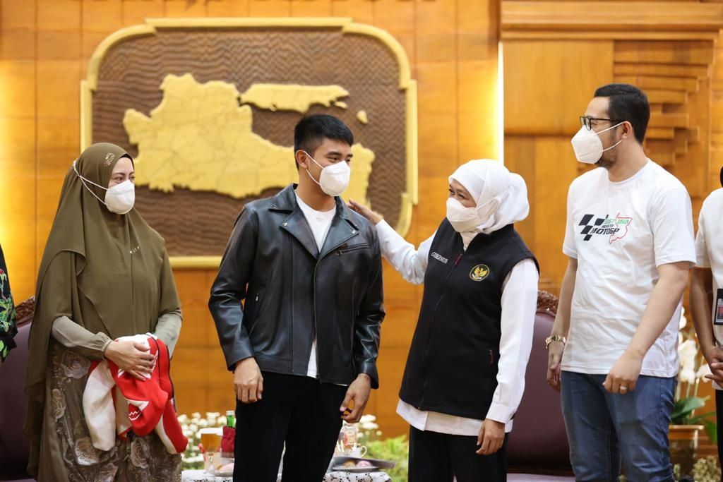 Mario Suryo Aji saat bertemu Gubernur Khofifah Indar Parawansa di Gedung Negera Grahadi. (Foto: Istimewa)