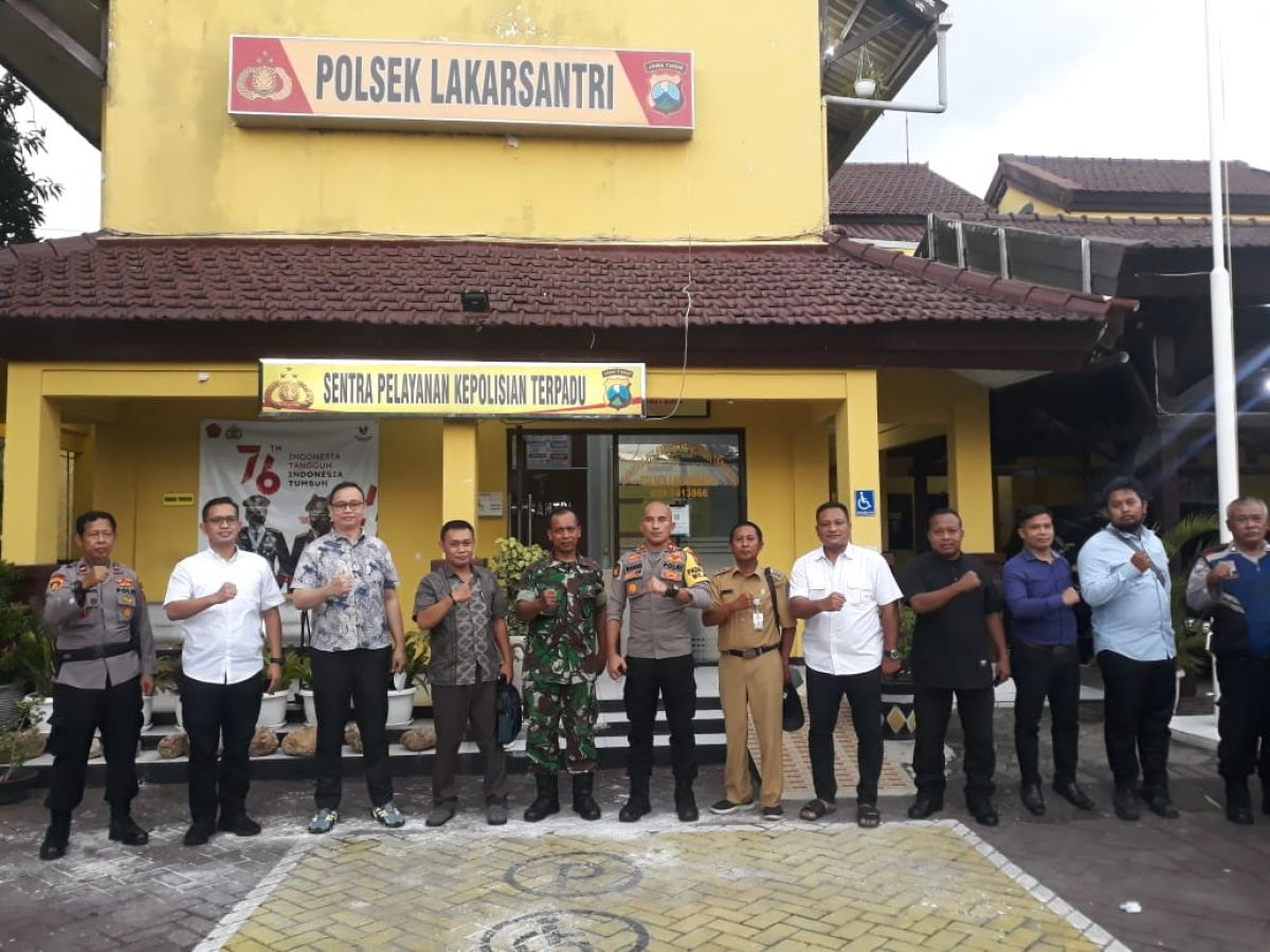 Proses mediasi pembangunan gereja GKI Lakarsantri telah berlangsung di Mapolsek Lakarsantri Surabaya. (Foto: Ni'am Kurniawan/jatimnow.com)
