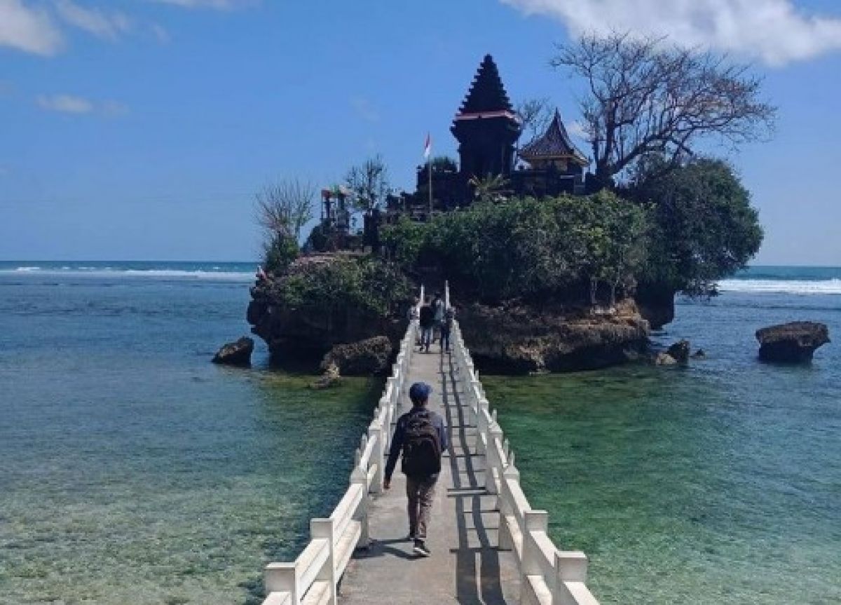 Libur Natal, Pantai Balekambang Sepi Pengunjung