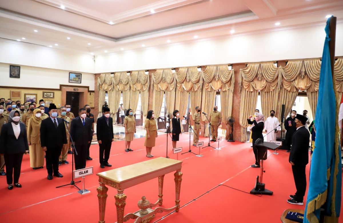 Proses pelantikan sejumlah pejabat di Pemkot Surabaya yang dikocok (Foto: Humas Pemkot Surabaya)