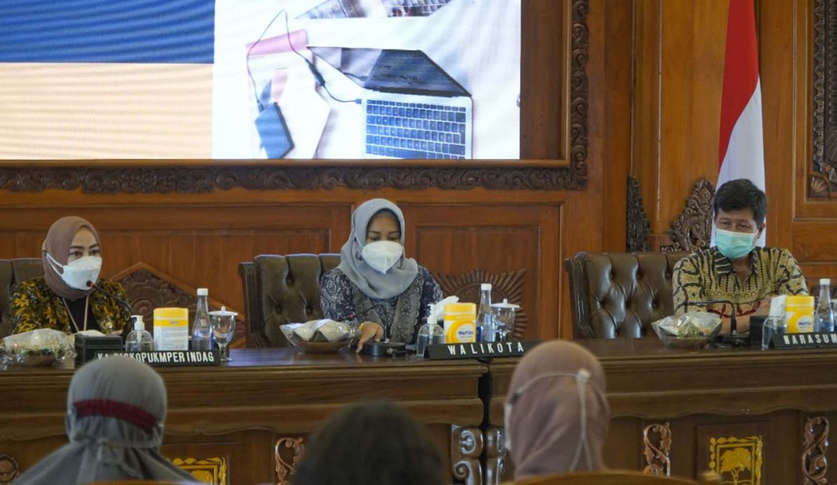 Wali Kota Mojokerto, Ika Puspitasari atau Ning Ita membuka Pelatihan Kewirausahaan di Ruang Sabha Mandala Madya, Kantor Pemkot Mojokerto (Foto-foto: Pemkot Mojokerto)