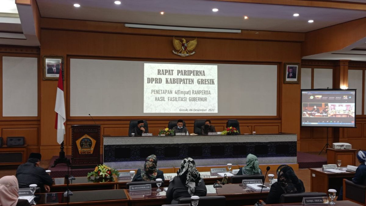 Rapat paripurna pengesahan Perda di DPRD Gresik (Foto: Dok. DPRD Gresik)