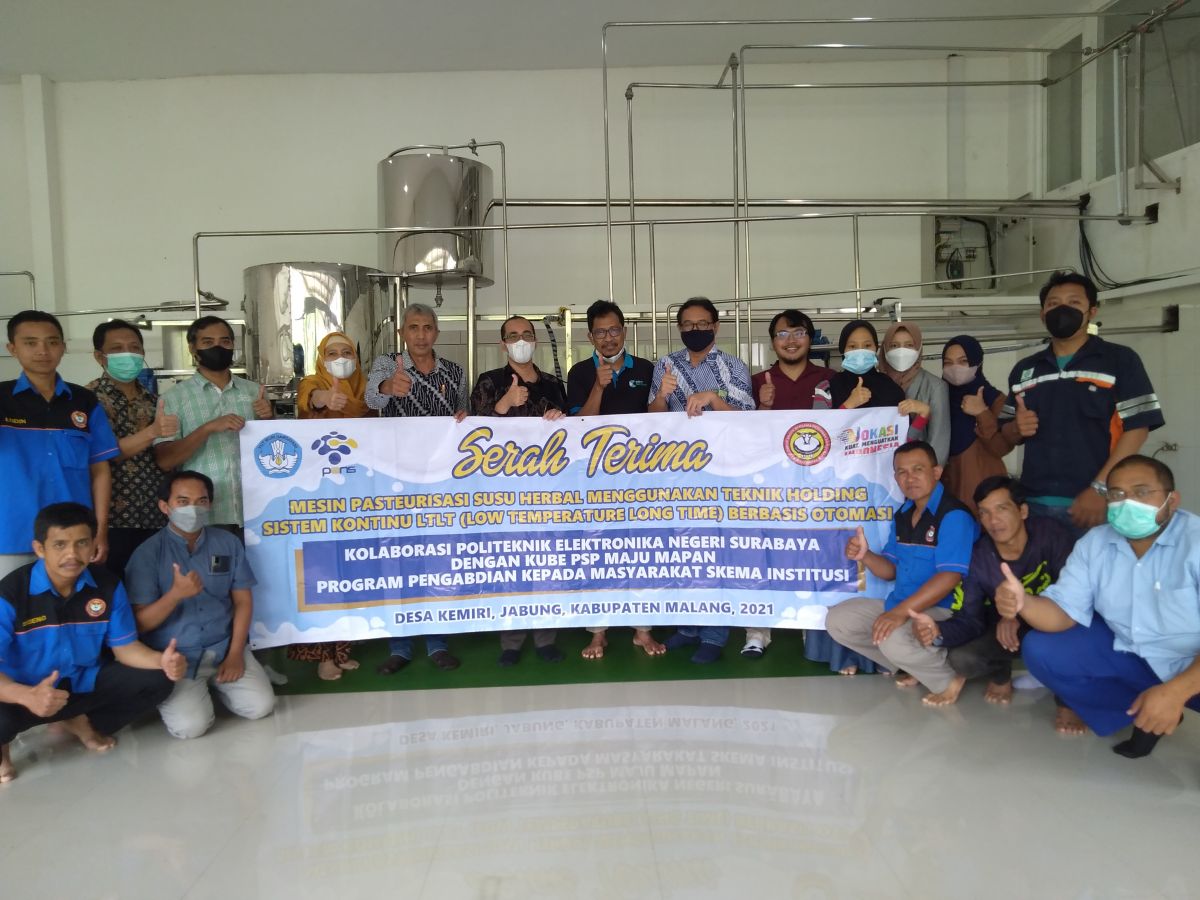 PENS hibahkan mesin pasteurisasi susu herbal otomatis ke KUBE PSP. (Foto: PENS/jatimnow.com)