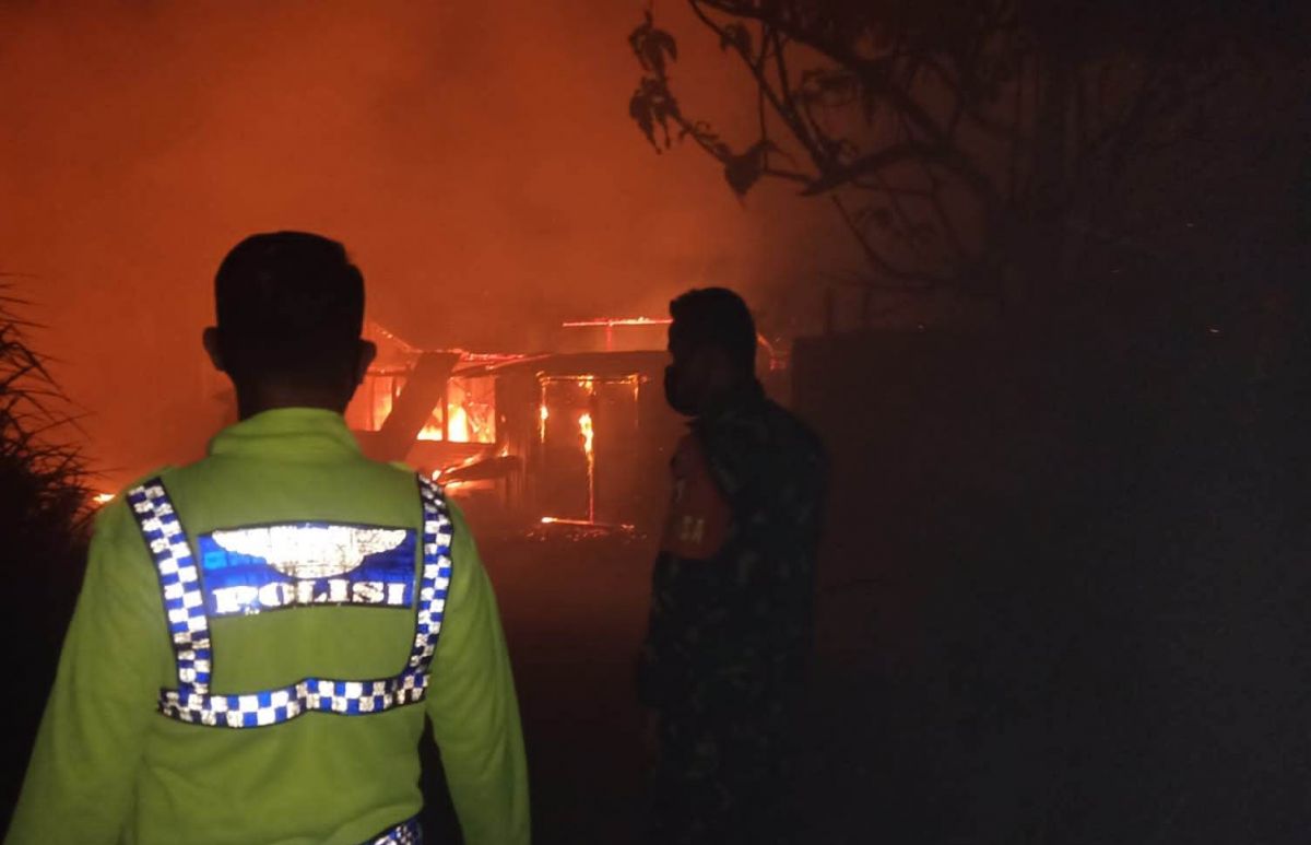 Penyulingan cengkeh di Desa Tambang, Kabupaten Ponorogo ludes dilahap api. (Foto: Polsek Pudak/jatimnow.com)