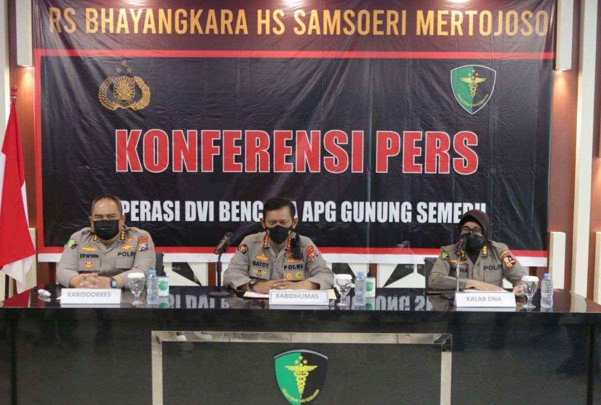 Polda Jatim merilis data korban APG Gunung Semeru. (foto: Zain Ahmad/jatimnow.com)