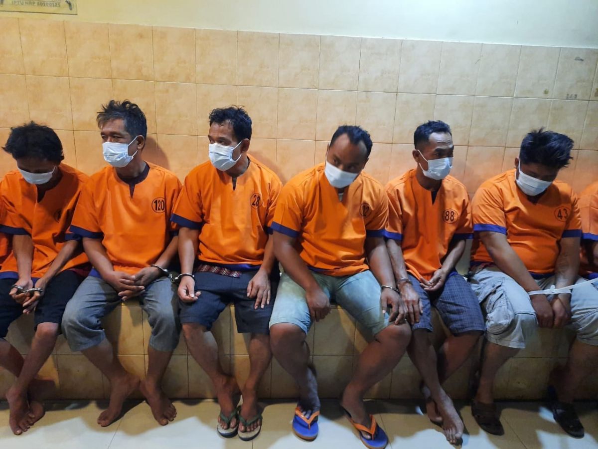 Tersangka penipuan bermodus polisi dari Polda Jatim. (Foto: dok Polresta Banyuwangi/jatimnow.com)