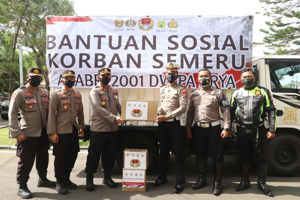 Polres Mojokerto Kirim Bantuan 10 Ribu Paket Sembako untuk Korban Erupsi Semeru