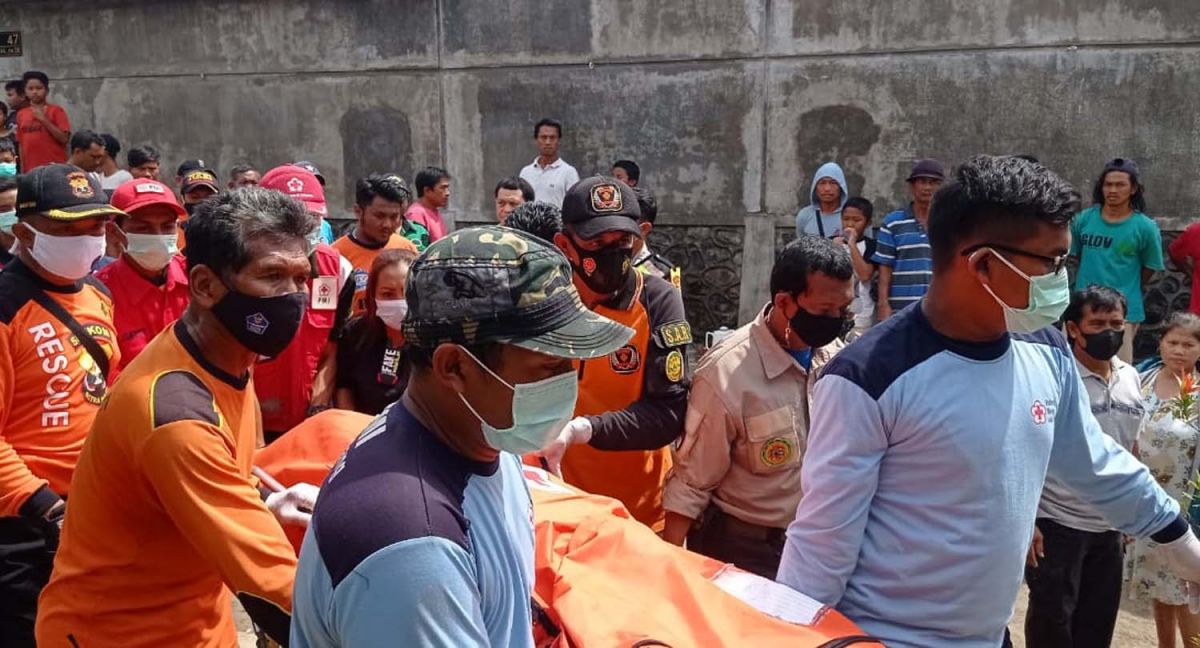 Evakuasi mayat pria di Malang yang dilaporkan hilang dua hari
