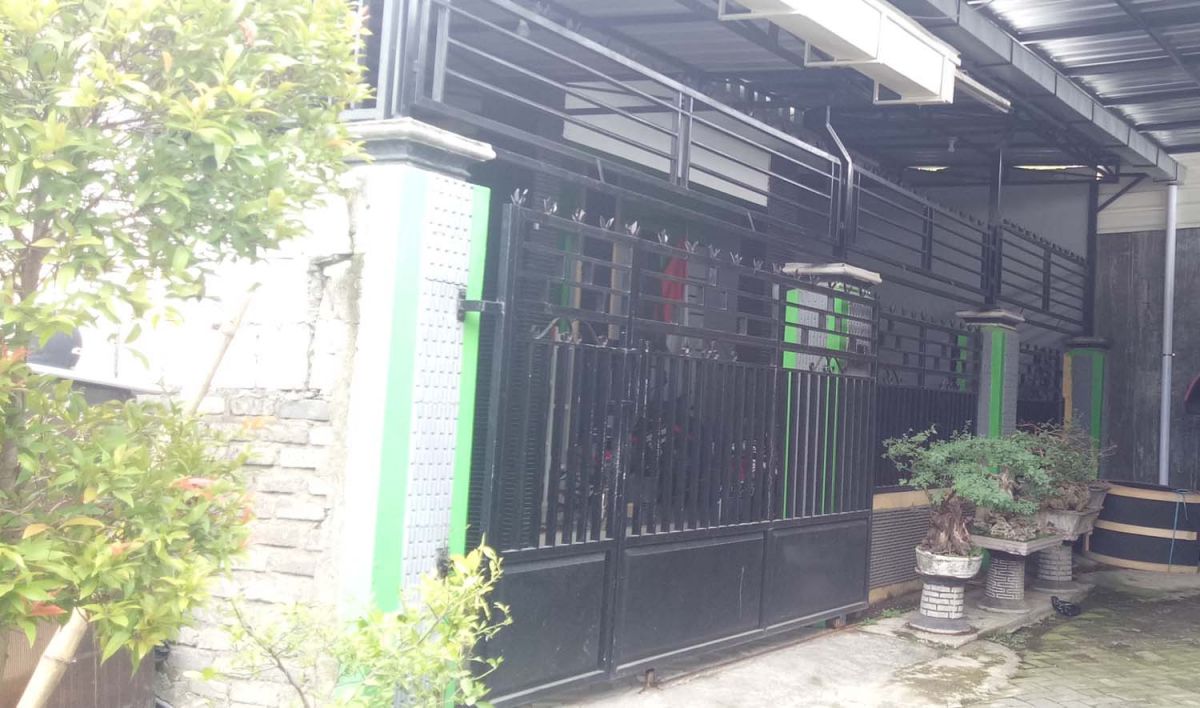 Rumah RB dan keluarganya di salah satu desa di Pandaan, Pasuruan (Foto: Moch Rois/jatimnow.com)