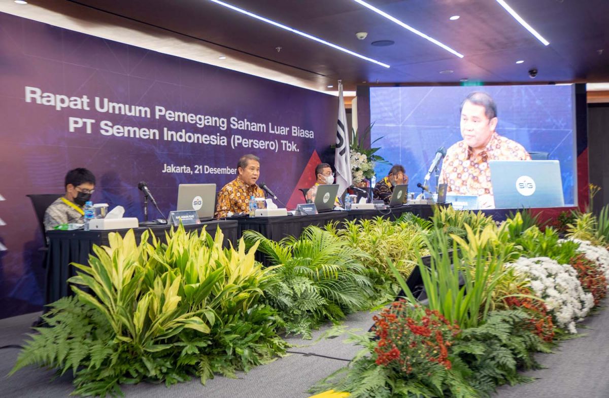 Komisaris Utama SIG, Rudiantara (dua dari kiri) dalam RUPS PT Semen Indonesia (Persero) Tbk di Jakarta, Selasa (21/12/2021) - (Foto: SIG)