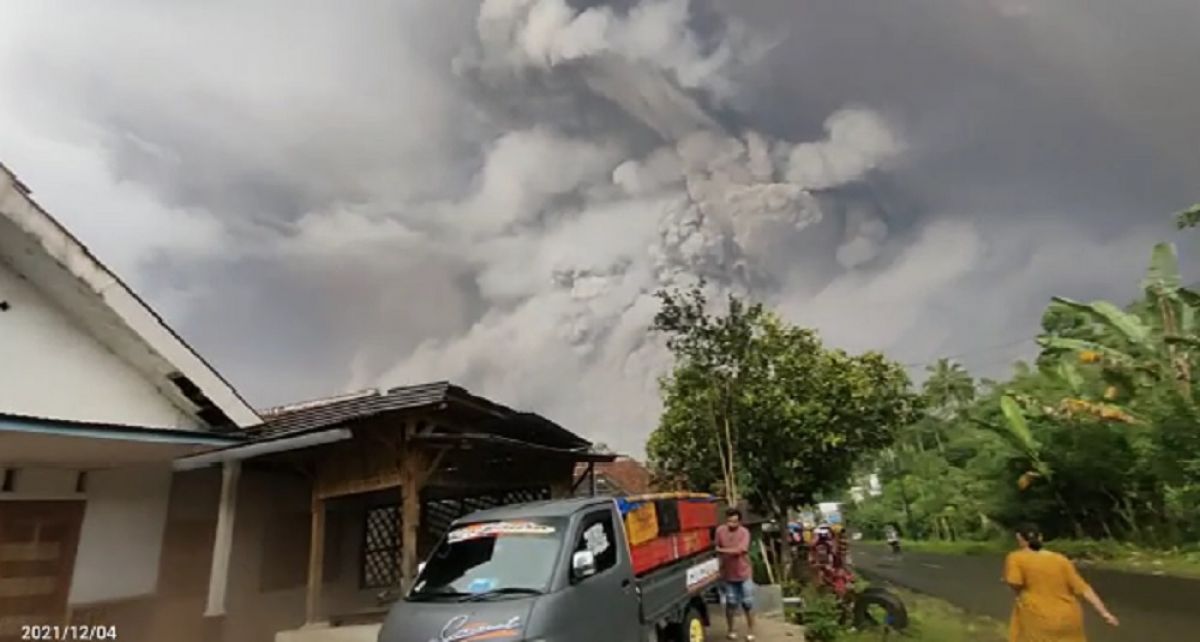 Semeru Erupsi, Warga Radius 1 Kilometer Diminta Evakuasi Diri