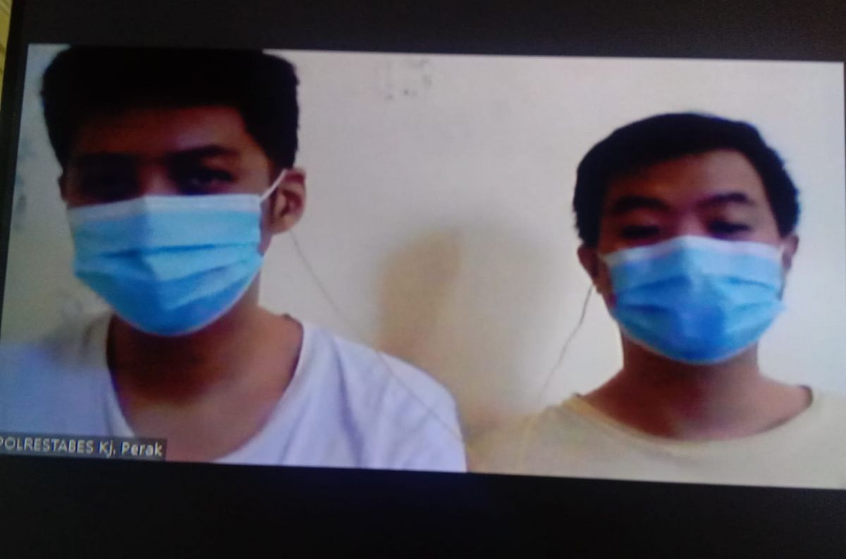 Sidang dugaan keterangan palsu digelar secara online di PN SUrabaya.