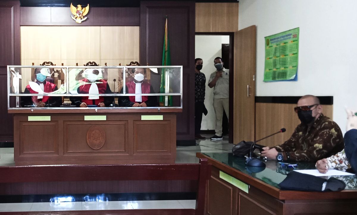 Suasana sidang putusan gugatan para buruh PT Newera Ruberrindo (Foto: Sahlul Fahmi/jatimnow.com)