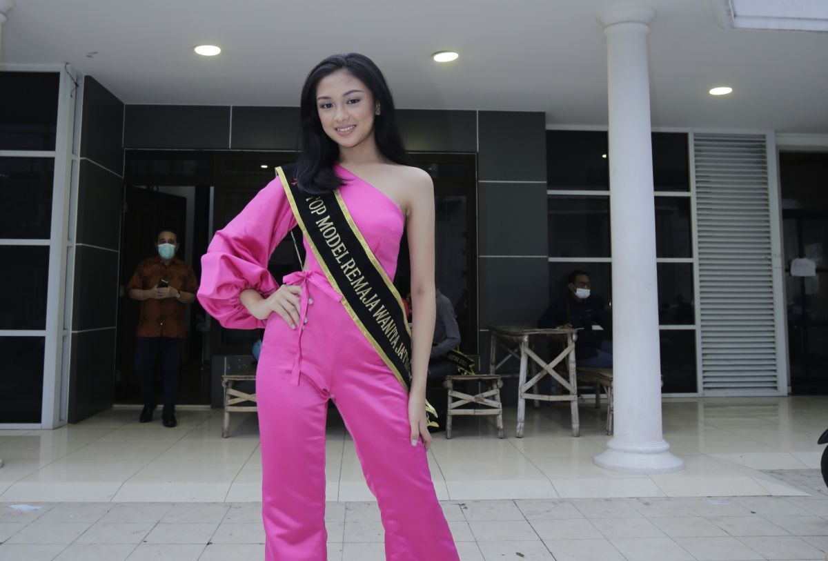 Juara 1  Top Model Indonesia Jatim 2021 kategori remaja, Soffia Diffa Novianti.
