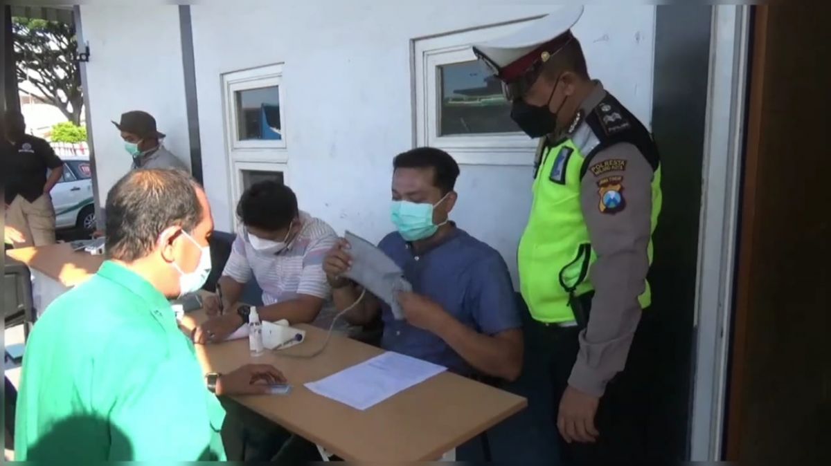 Ratusan Sopir di Terminal Arjosari Malang Jalani Tes Urine