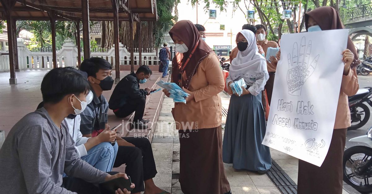 Peringati Hari HAM, Siswa SMA di Gresik Sosialisasikan Stop Bullying