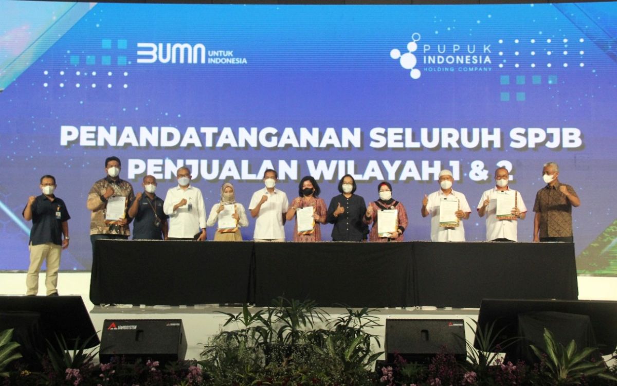 Penandatanganan SPJB bersama distributor wilayah barat. (Foto: Humas Petrokimia Gresik for jatimnow.com)