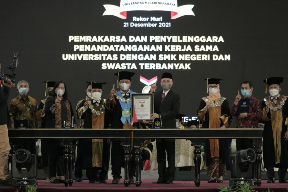 Unesa pecahkan rekor MURI saat Dies Natalis ke-57 (Foto: Humas Unesa)