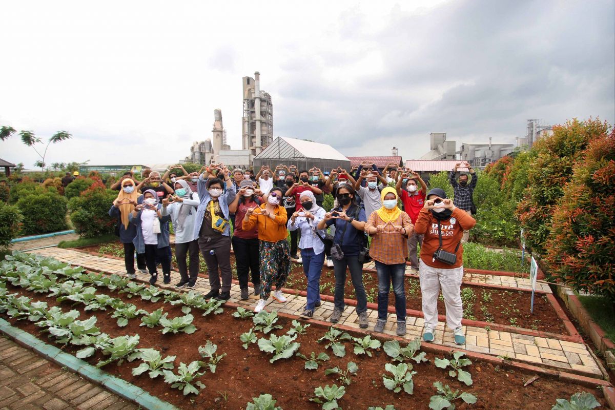 SIG Kenalkan Teknologi Ramah Lingkungan Melalui Program Plant Visit Jurnalis