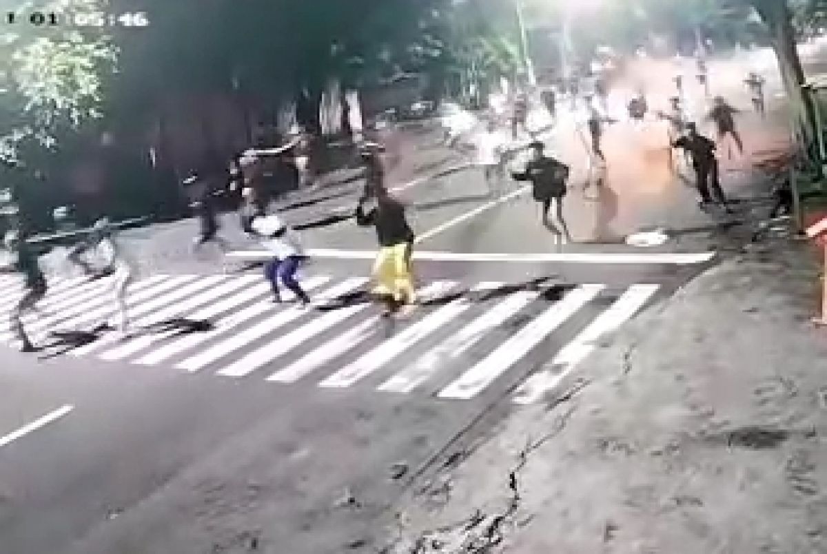 Tangkapan layar video aksi tawuran sejumlah pemuda di Tambaksari, Surabaya.