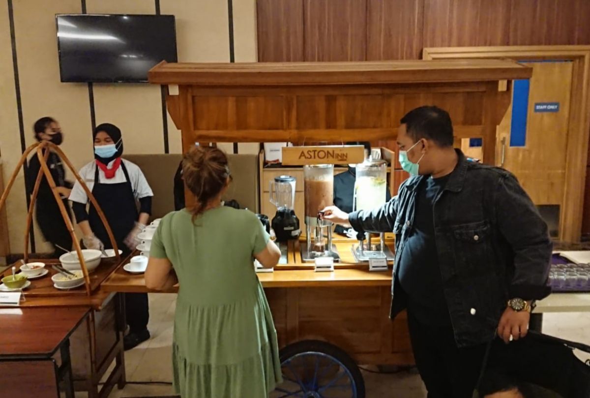 Suasana angkringan Mbah Mbrot (Foto: Sahlul Fahmi/jatimnow.com)