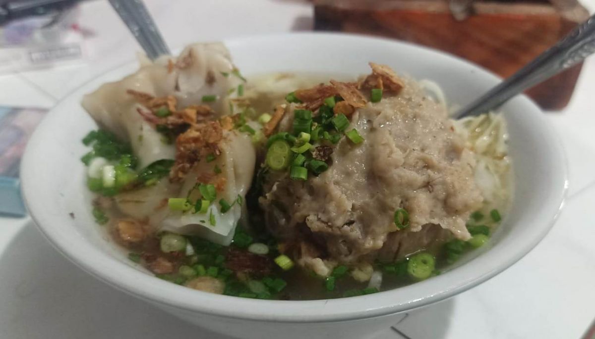 Bakso Urat Merdeka Cak Rul. (Foto: Achmad Supriyadi/jatimnow.com)