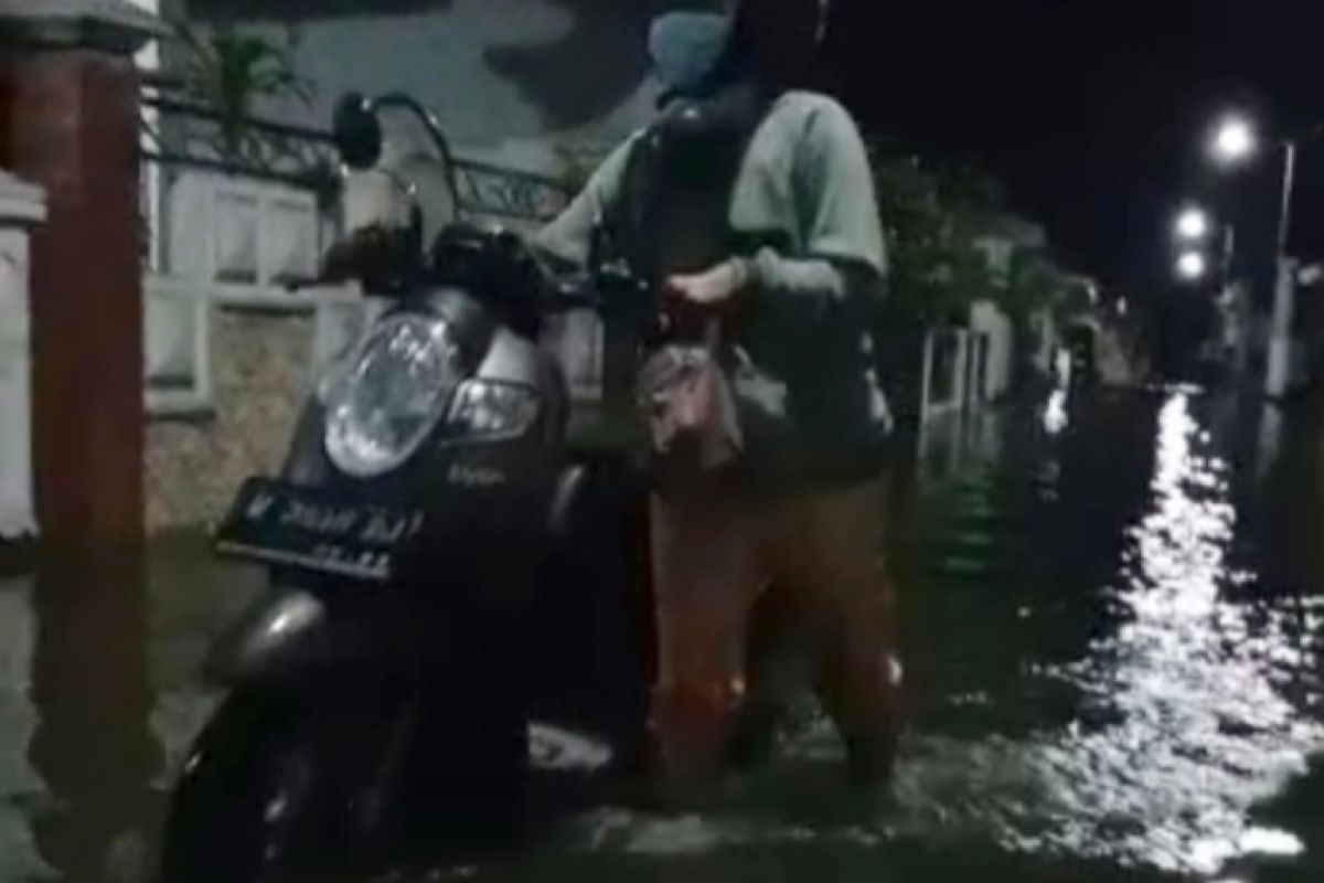 Banjir Rob Terjang Desa Banyuwangi Gresik, Ratusan Rumah Sempat Terendam