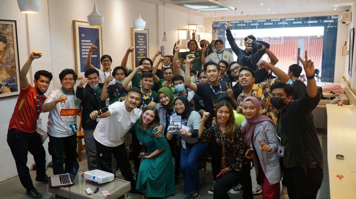 Para suporter bola mendapat pelatihan digita marketing dari Delva Digital. (Foto; Delva Digital for jatimnow.com)