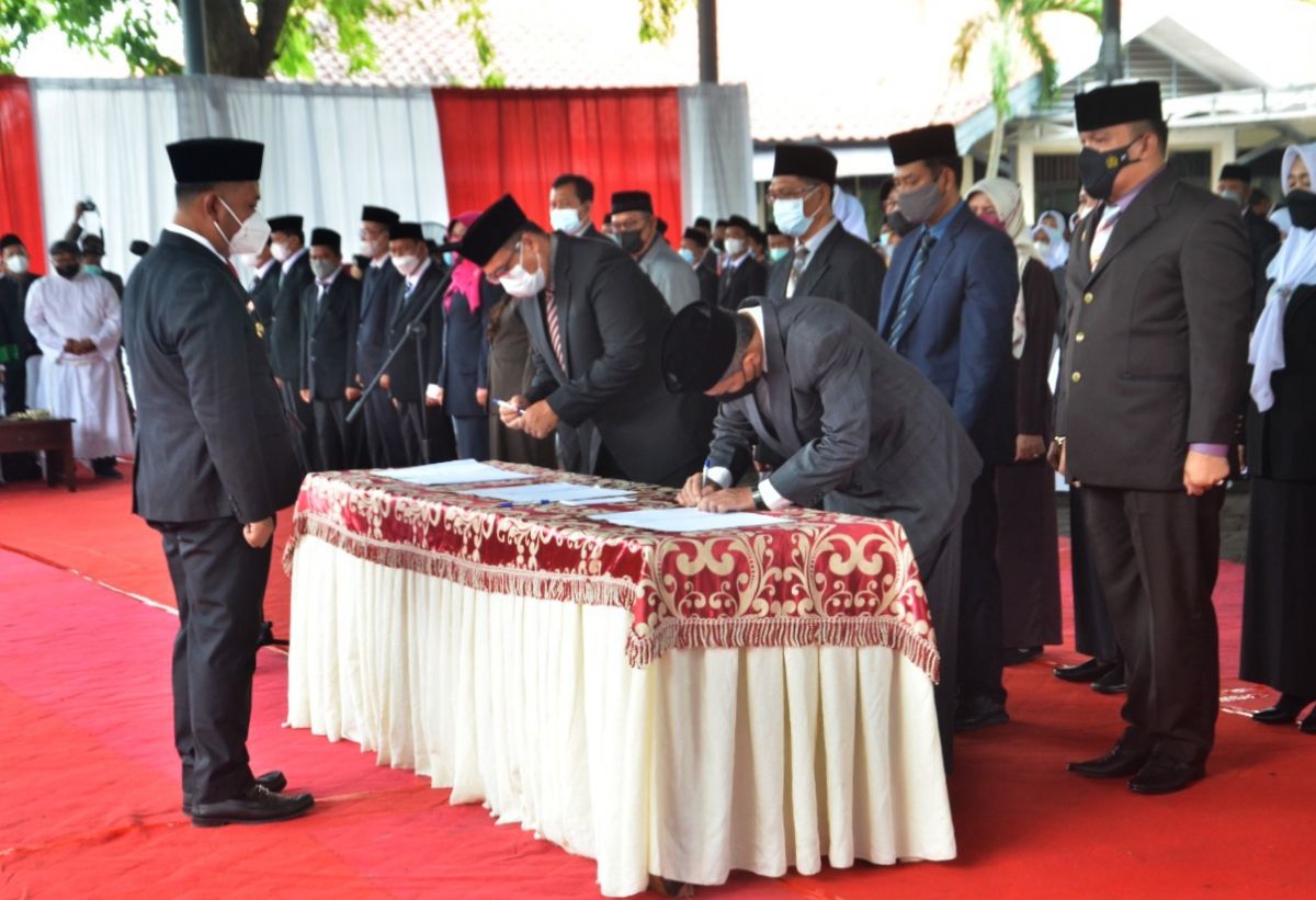 Bupati Gresik Lantik 402 Pejabat Baru, 2 OPD Dilebur