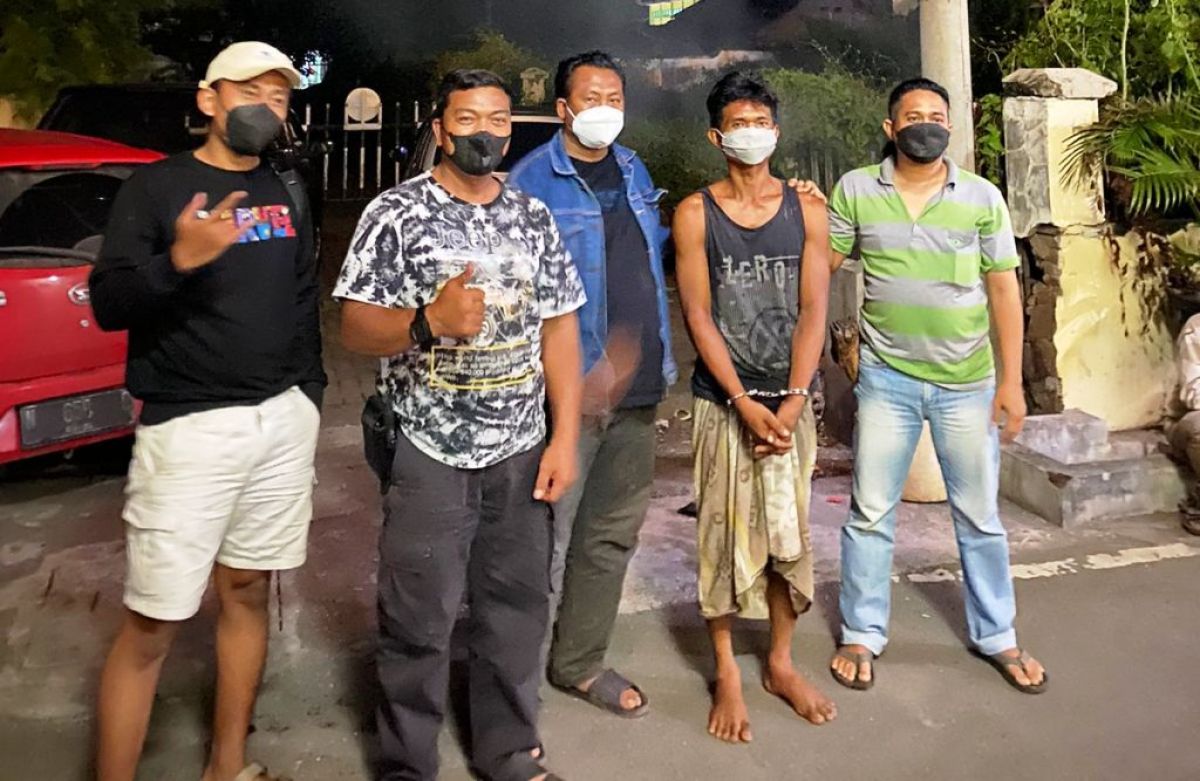 DPO curanmor (bersarung) diringkus Polres Situbondo. (Foto: Humas Polres Situbondo/jatimnow.com)