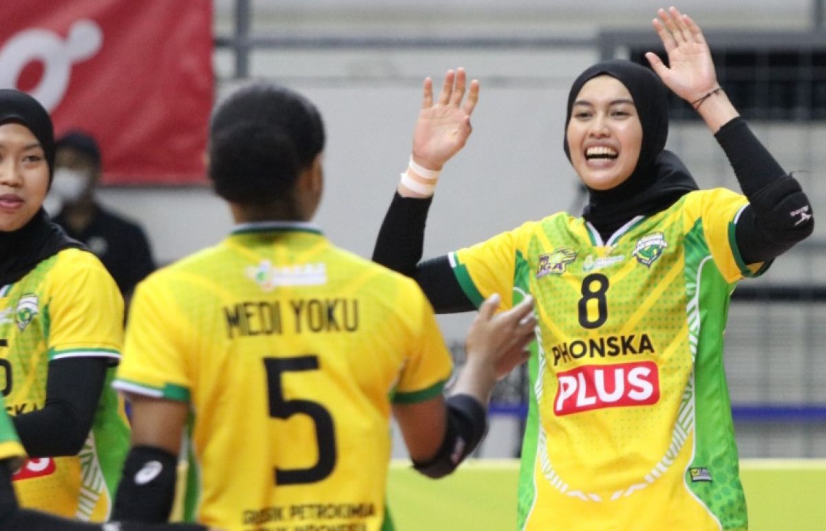 Pemain Gresik Petrokimia Pupuk Indonesia saat bertanding melawan Jakarta Elektrik PLN. (Foto: Media Officer Proliga/jatimnow.com)