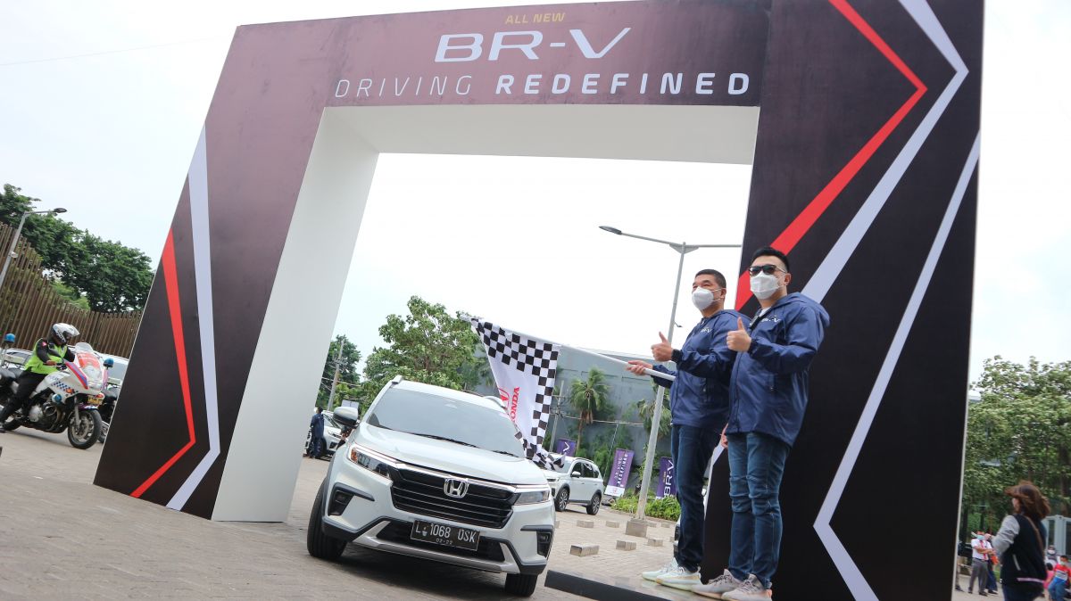 President Director Honda Surabaya Center, Ang Hoey Tiong (kanan) dalam acara Handover Ceremony All New BR-V Driving Redefined (Foto-foto: Fajar Mujianto/jatimnow.com)