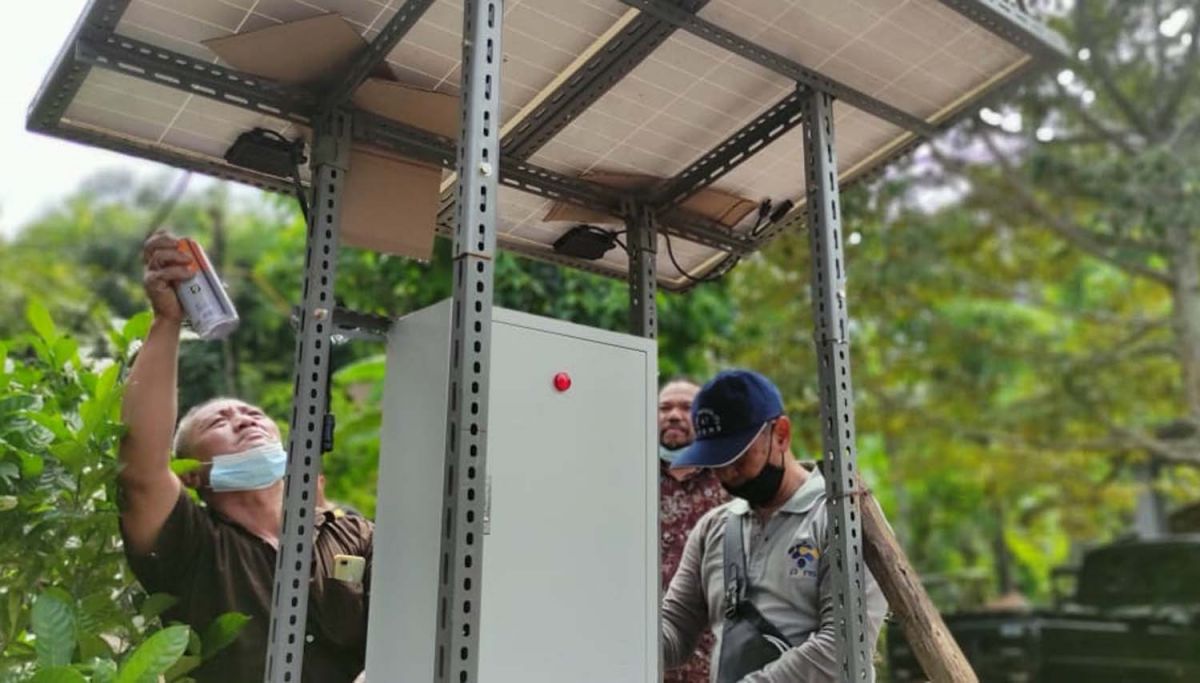 PENS Hibahkan PJU dan Penampungan Air di Daerah Wonosalam, Jombang