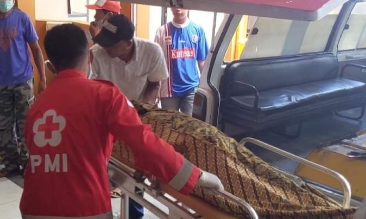 Saat jenazah korban dibawa ke RSSA Malang untuk divisum. (Foto : Andik Agus for jatimnow.com)